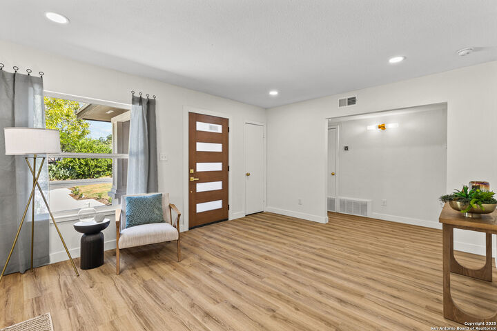 Property Photo: 534 Brightwood Pl TX 78209