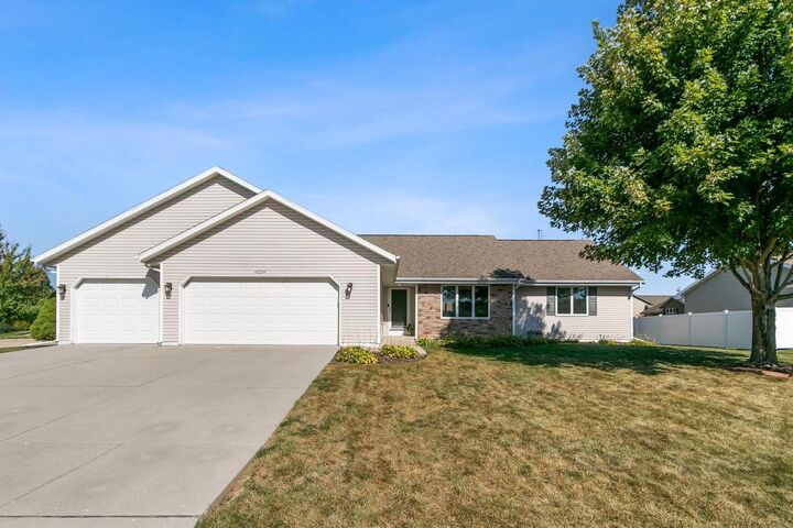 4229 Baybrook Drive  Janesville WI 53546 photo