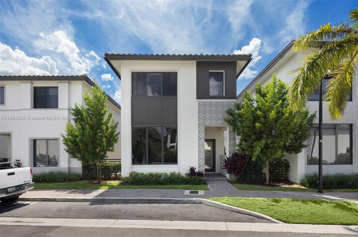 8026 NW 43rd St  Doral FL 33166 photo