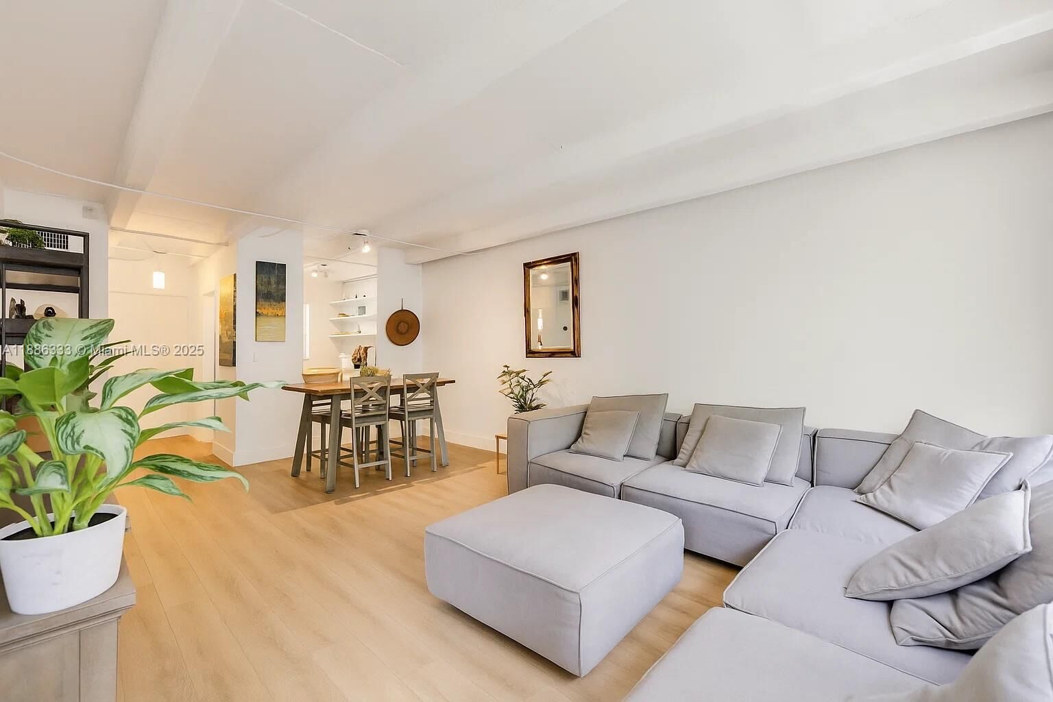 Property Photo:  325 Ocean Dr 206  FL 33139 