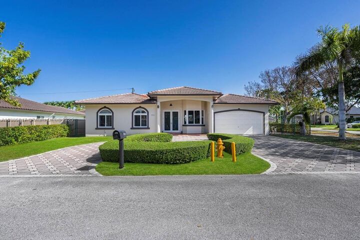 Property Photo: 9201 SW 170th Ln FL 33157