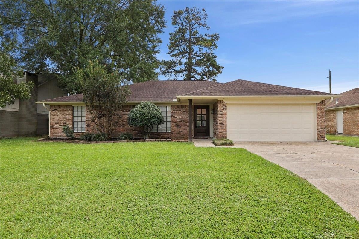 Property Photo: 2207 Spring Oak TX 77632