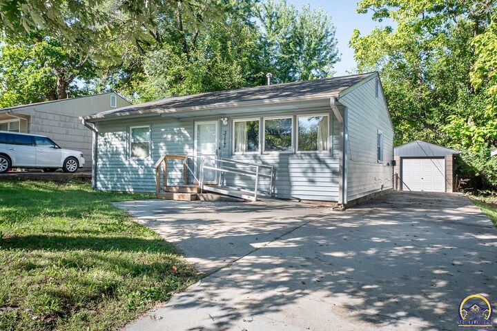 Property Photo: 3117 SE Dupont St KS 66605