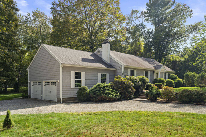 Property Photo:  5 Rose Lane  CT 06371 