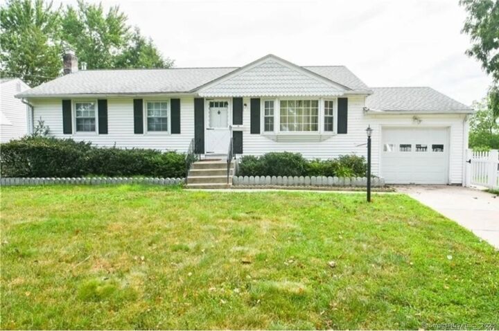 Property Photo:  26 Tifton Road  CT 06109 