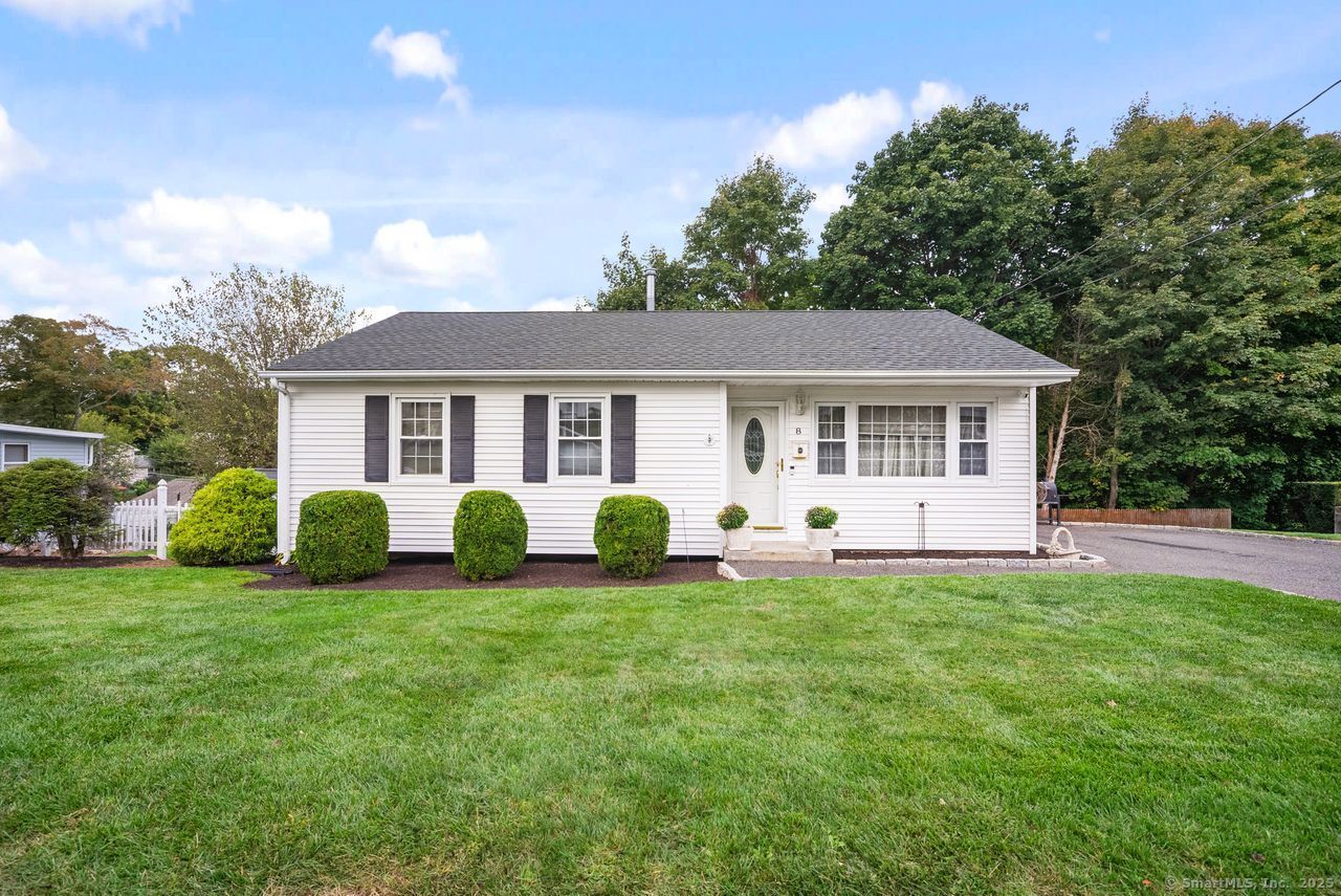 Property Photo:  8 Briarwood Drive  CT 06810 