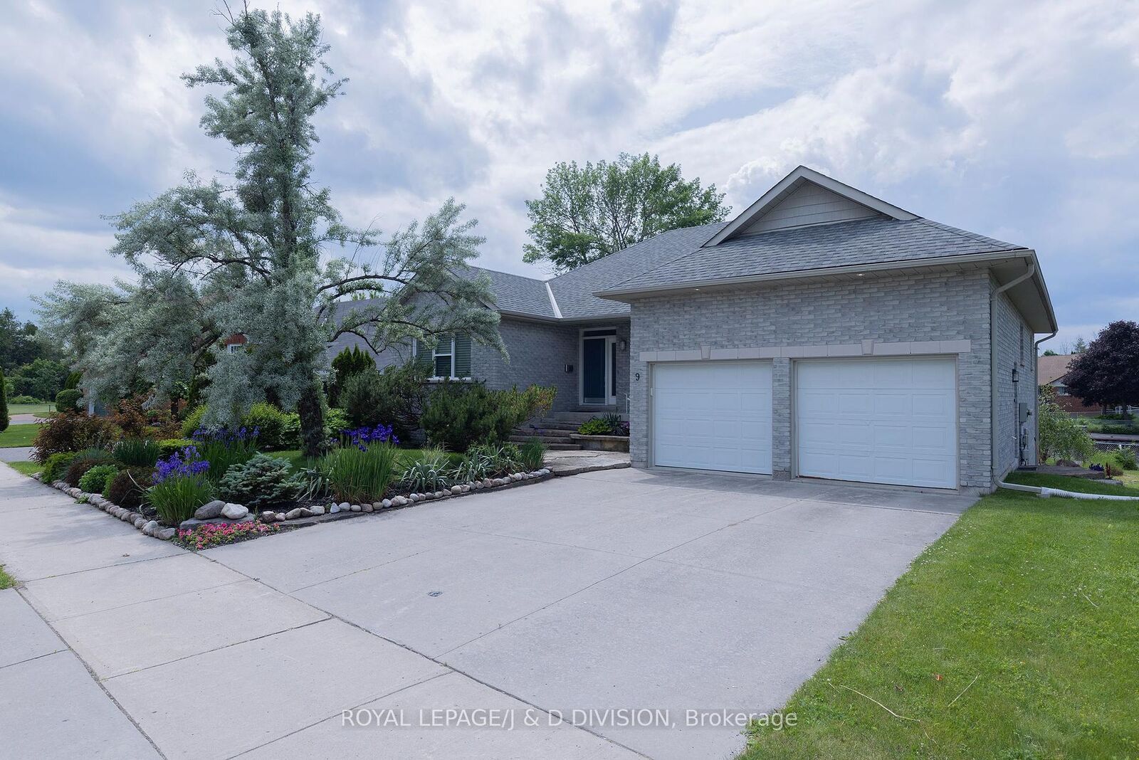 Property Photo:  9 Victoria Avenue  ON K0L 2H0