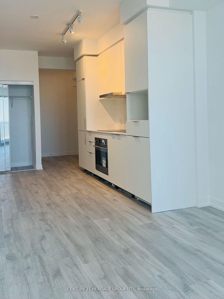 Property Photo:  8 Olympic Garden Drive 3109  ON M2M 0B9 