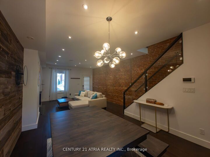 Photo de la propriété:  329A Clinton Street  ON M6G 2Y7 