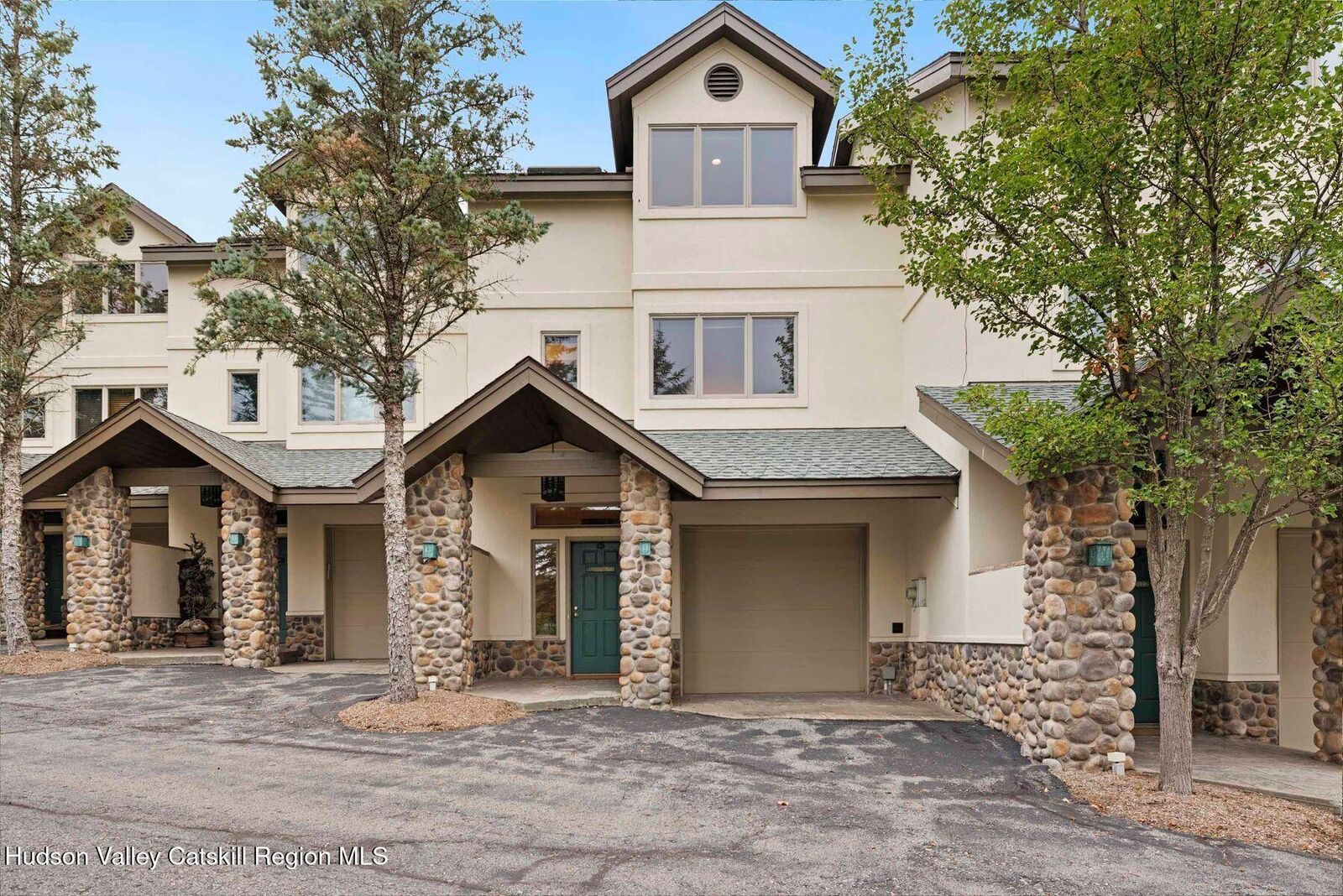 Property Photo:  3 Enclave East  NY 12496 