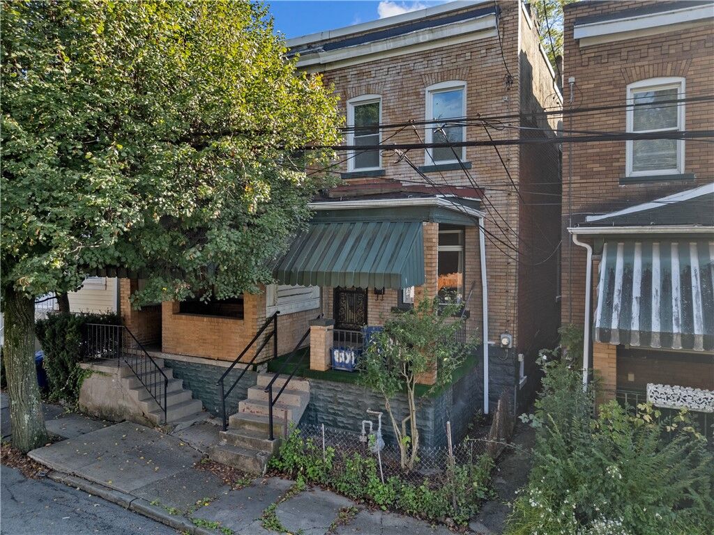 Property Photo: 804 Anaheim St PA 15219