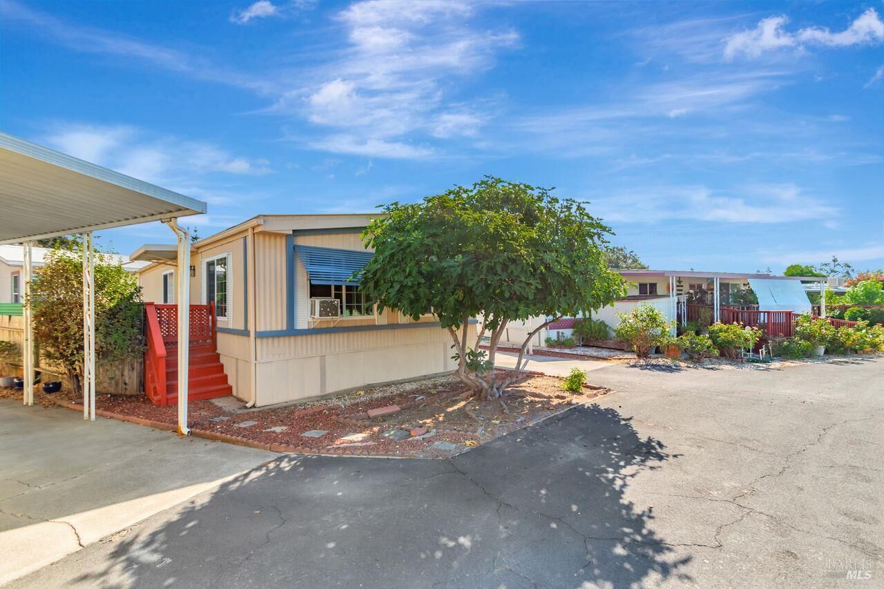Property Photo:  504 Colonial Park Drive  CA 95403 