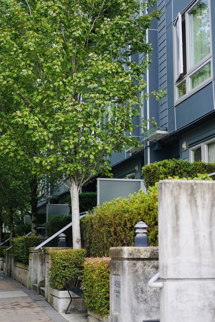 Property Photo: 4886 Eldorado Mews BC V5R 0B1