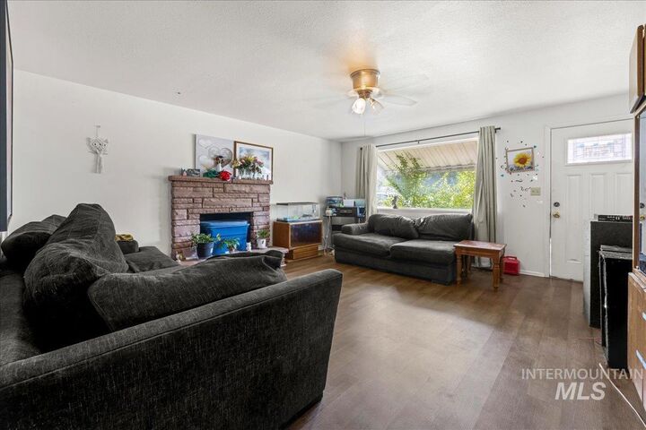 Property Photo:  1308 E Amity Ave  ID 83686 