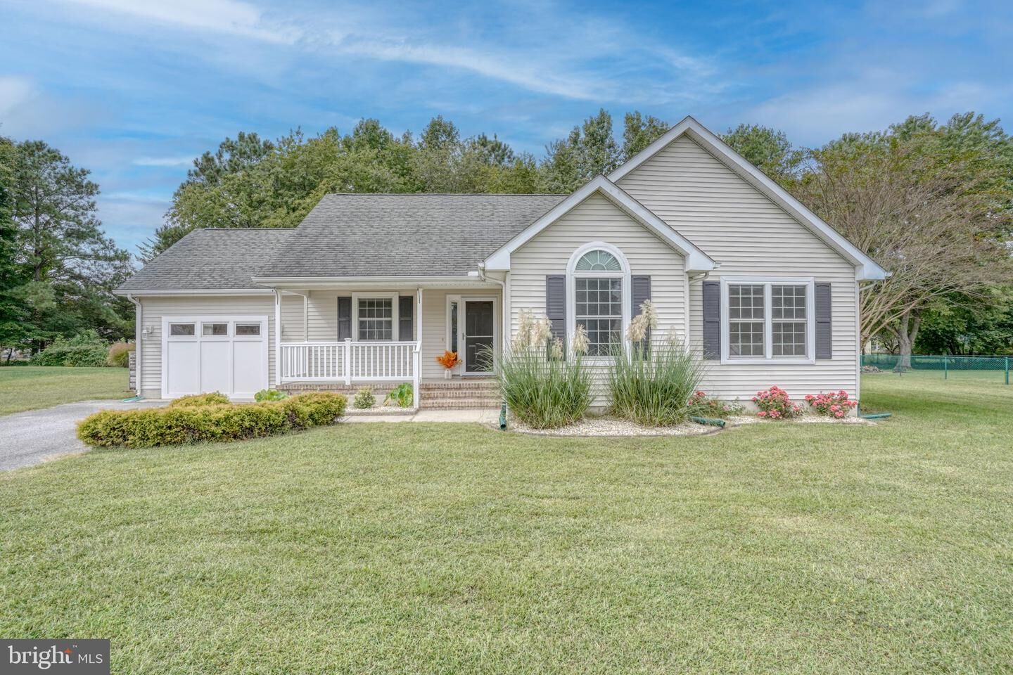 Property Photo:  19 W Saratoga Road  DE 19963 