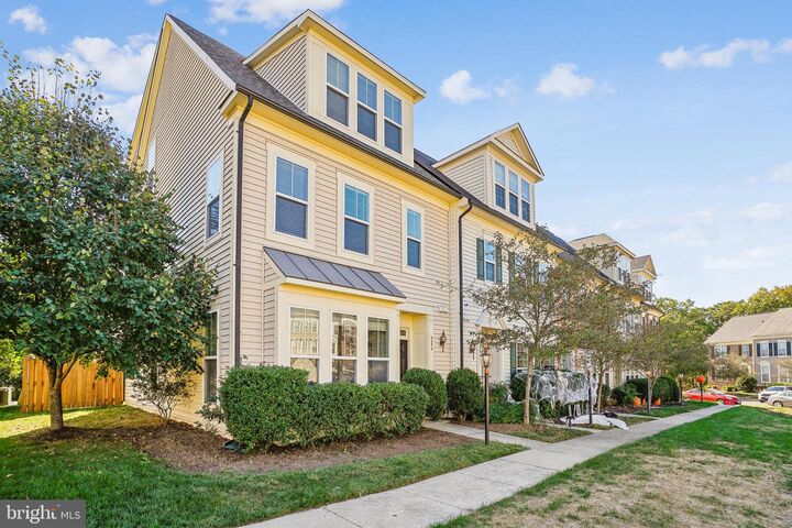 Property Photo: 9096 Ribbon Falls Loop VA 20136