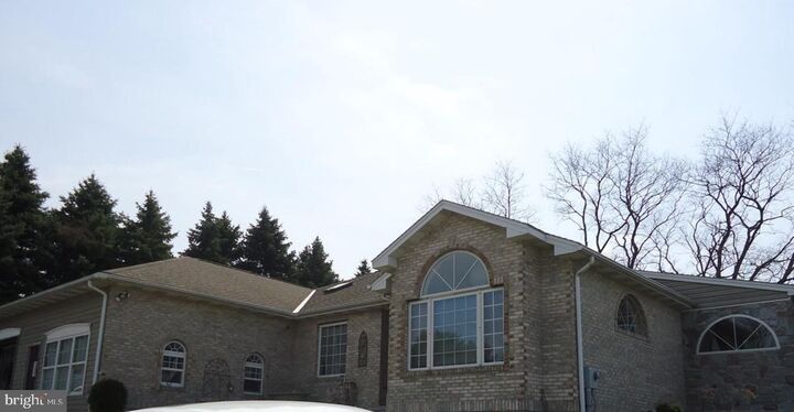 950 Cape Horn Road  York PA 17402 photo