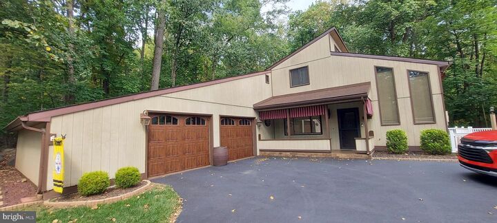 55 Deardorff Drive  Etters PA 17319 photo