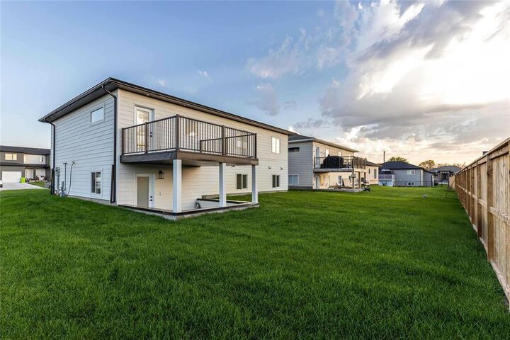 Property Photo:  10 Falcon Bay  MB R5H 0B8 