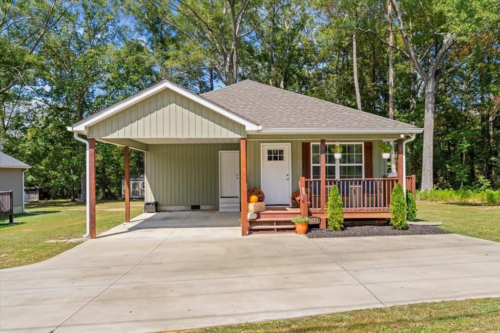 Property Photo: 1822 Tunnel Hill Varnell Road GA 30755