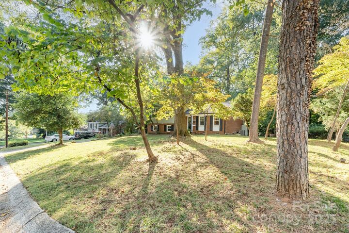 Property Photo:  6100 Colchester Place  NC 28210 