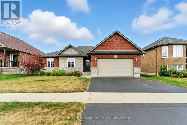 Property Photo:  107 Applewood Street  ON N0J 1S0 