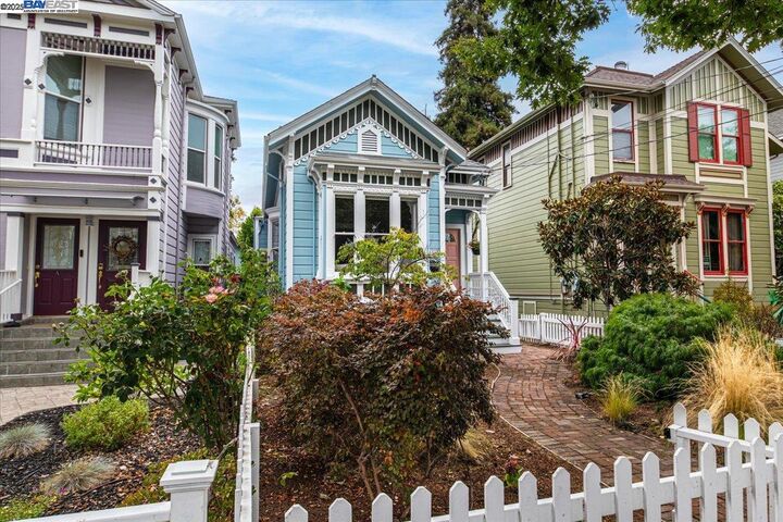 Property Photo:  2051 Alameda Avenue  CA 94501 