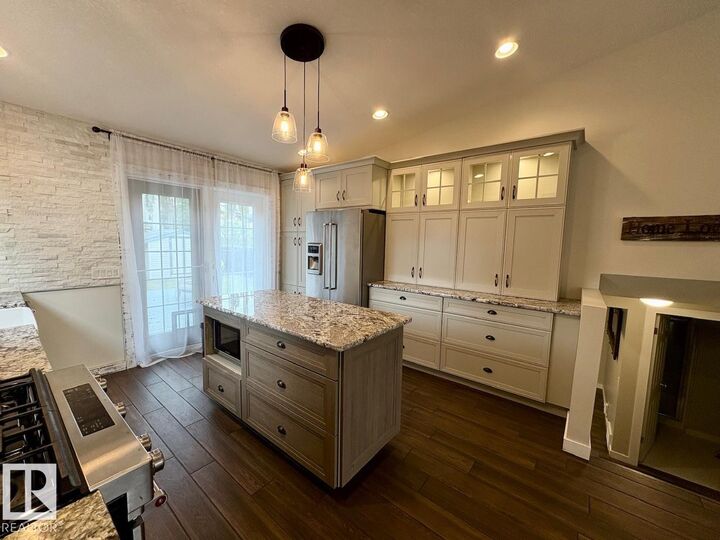 Property Photo:  88 Landsdowne Drive  AB T7X 3X8 