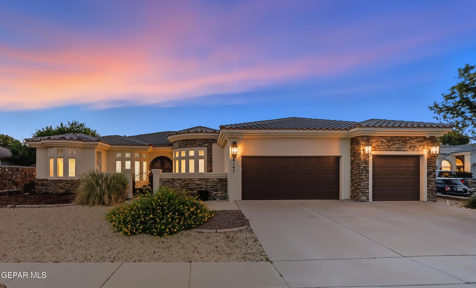 Property Photo:  6147 Via De Los Arboles  TX 79932 
