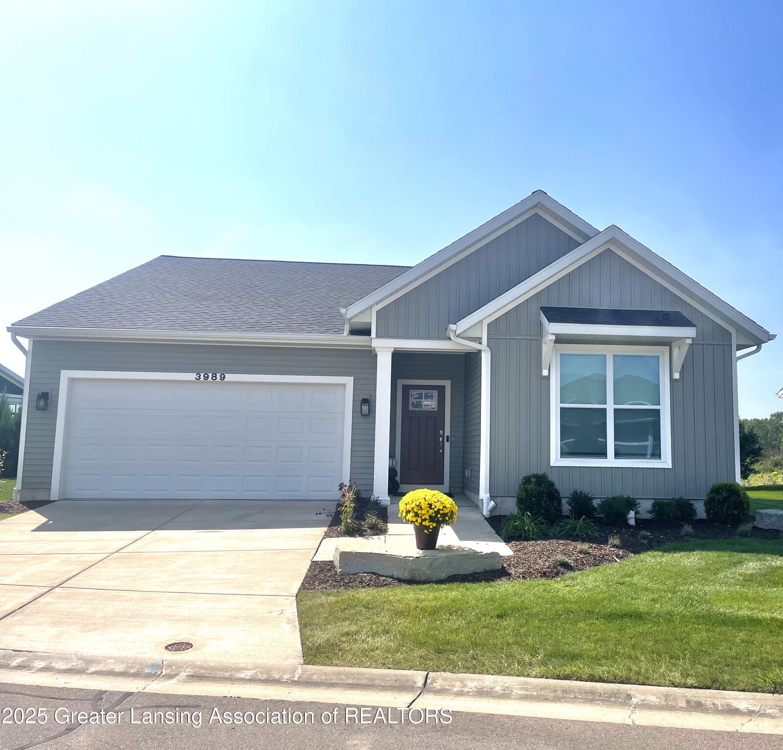 Property Photo:  