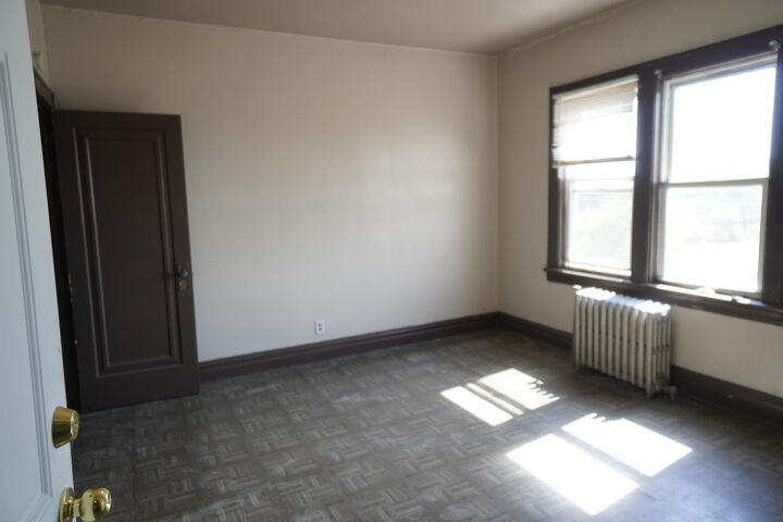 Property Photo:  130 E 13th Avenue 6  IN 46407 