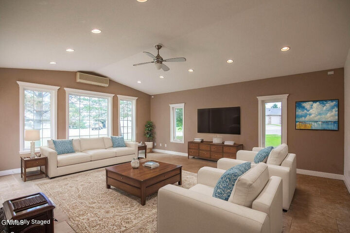 Property Photo:  516 Colt Avenue  ND 58503 