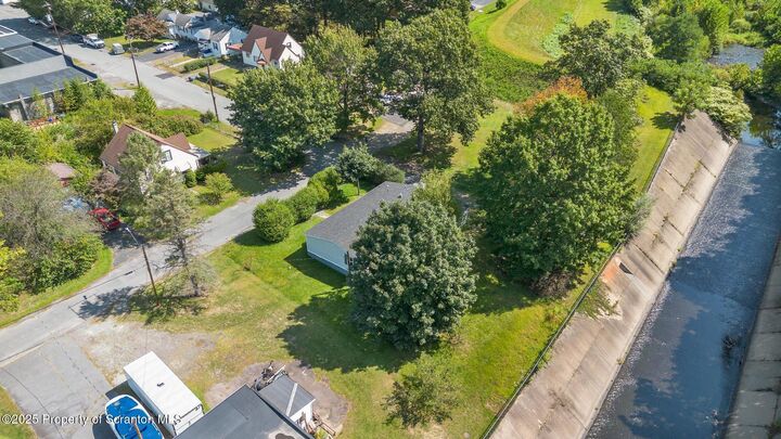 Property Photo:  720 Edgebrook Drive  PA 18507 