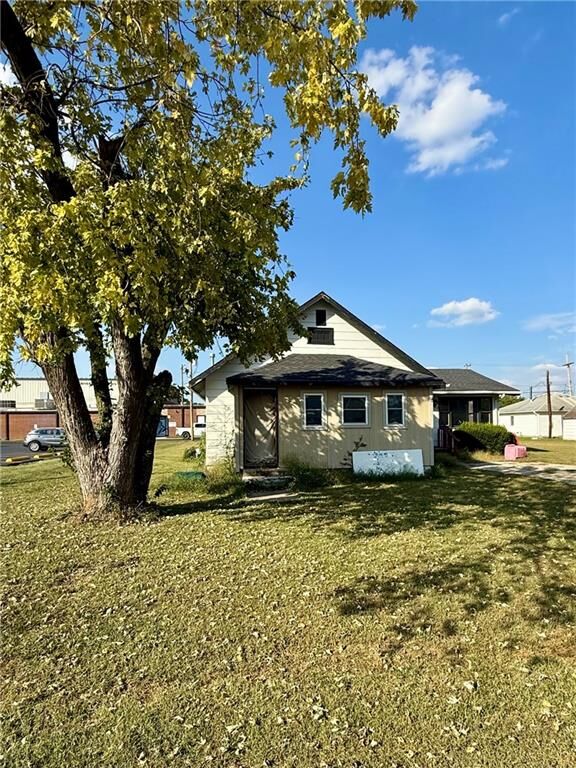 Property Photo: 1205 Vermont Street KS 66024