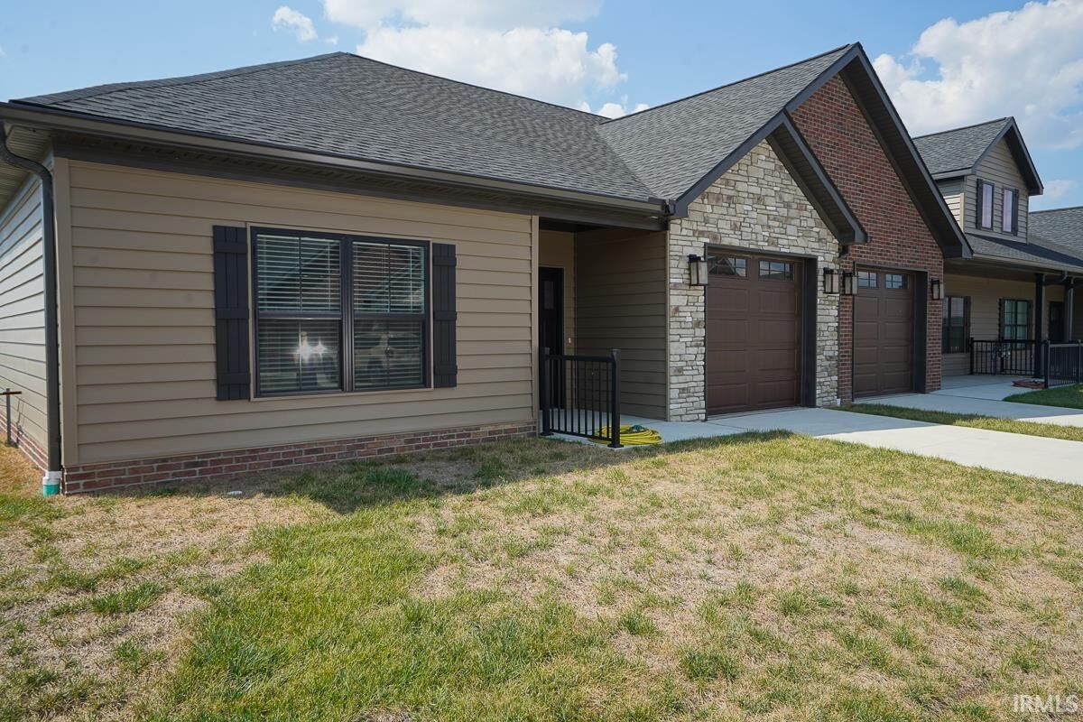 Property Photo:  3895 High Pointe Lane  IN 47630 