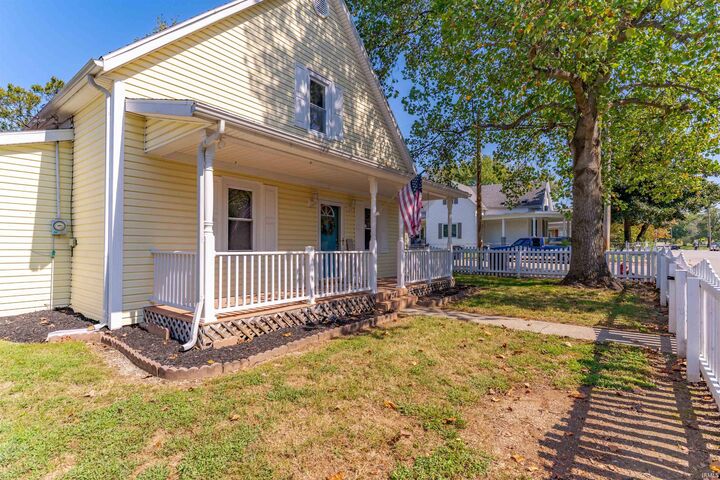 Property Photo:  424 E Oak Street  IN 47601-2047 
