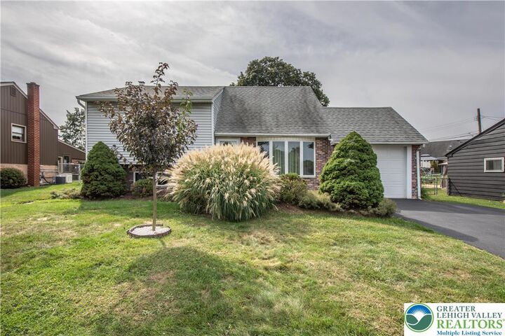 Property Photo:  2229 Vista Drive  PA 18018 