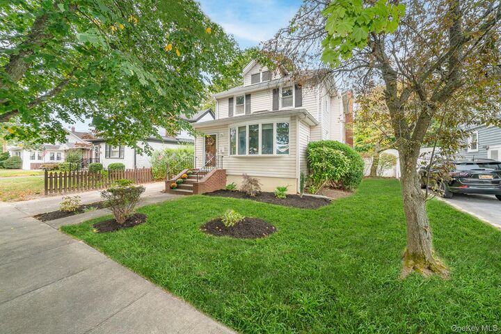 Property Photo:  118 Linden Street  NY 11710 