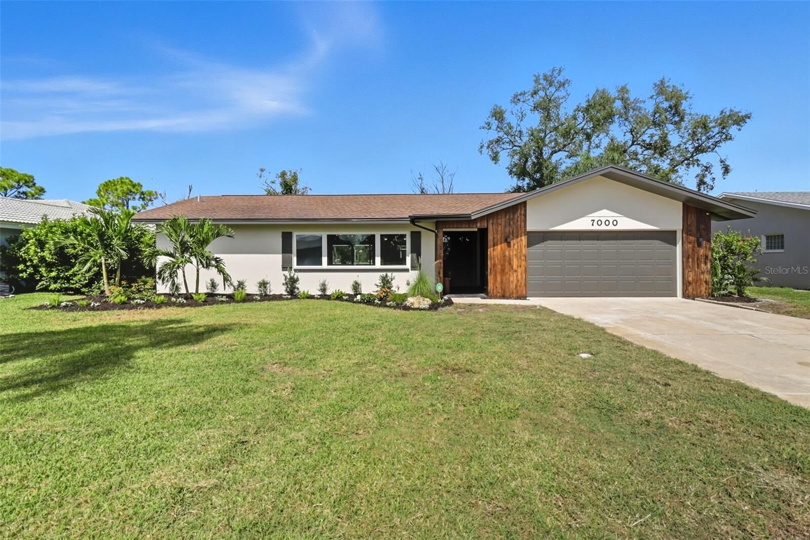 Property Photo: 7000 Greenbrier Drive FL 33777