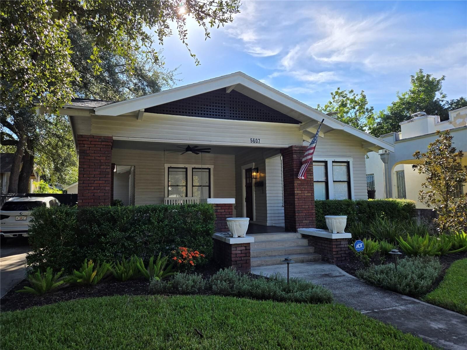 Property Photo:  5607 N Suwanee Avenue  FL 33604 