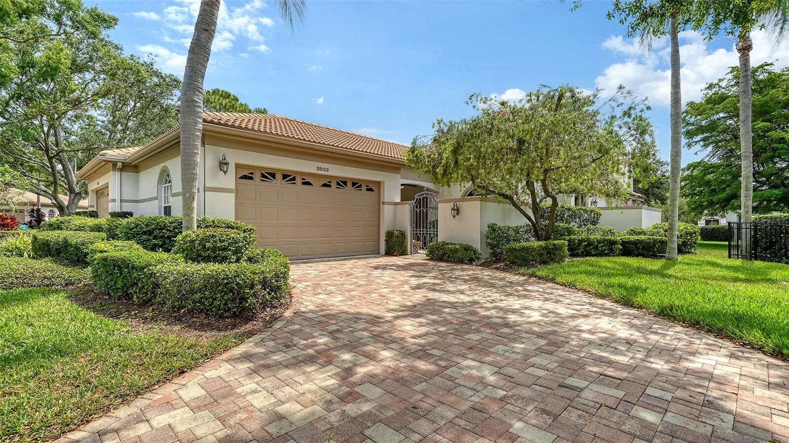 Property Photo: 3933 Chatsworth Greene 50 FL 34235
