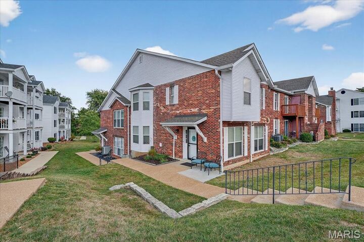2552 Coppergate Square Drive  Oakville MO 63129 photo