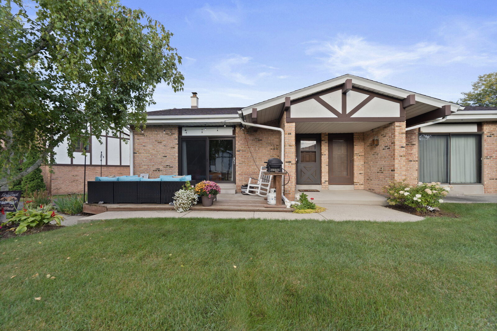Property Photo:  W54n114 McKinley Ct  WI 53012 