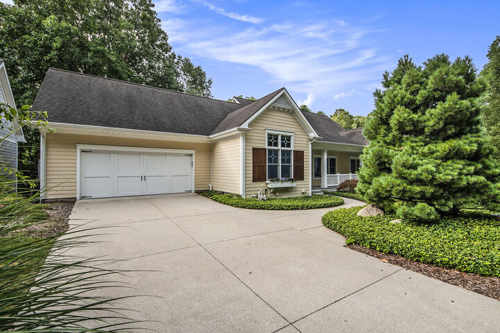 Property Photo: 4470 Oak Arbor Drive NE MI 49525