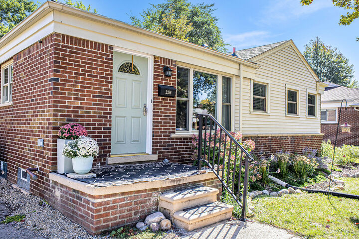 Property Photo: 2316 Barstow Road MI 48906