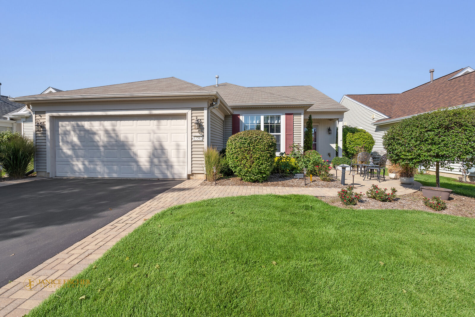 Property Photo: 13502 Wildwood Lane IL 60142