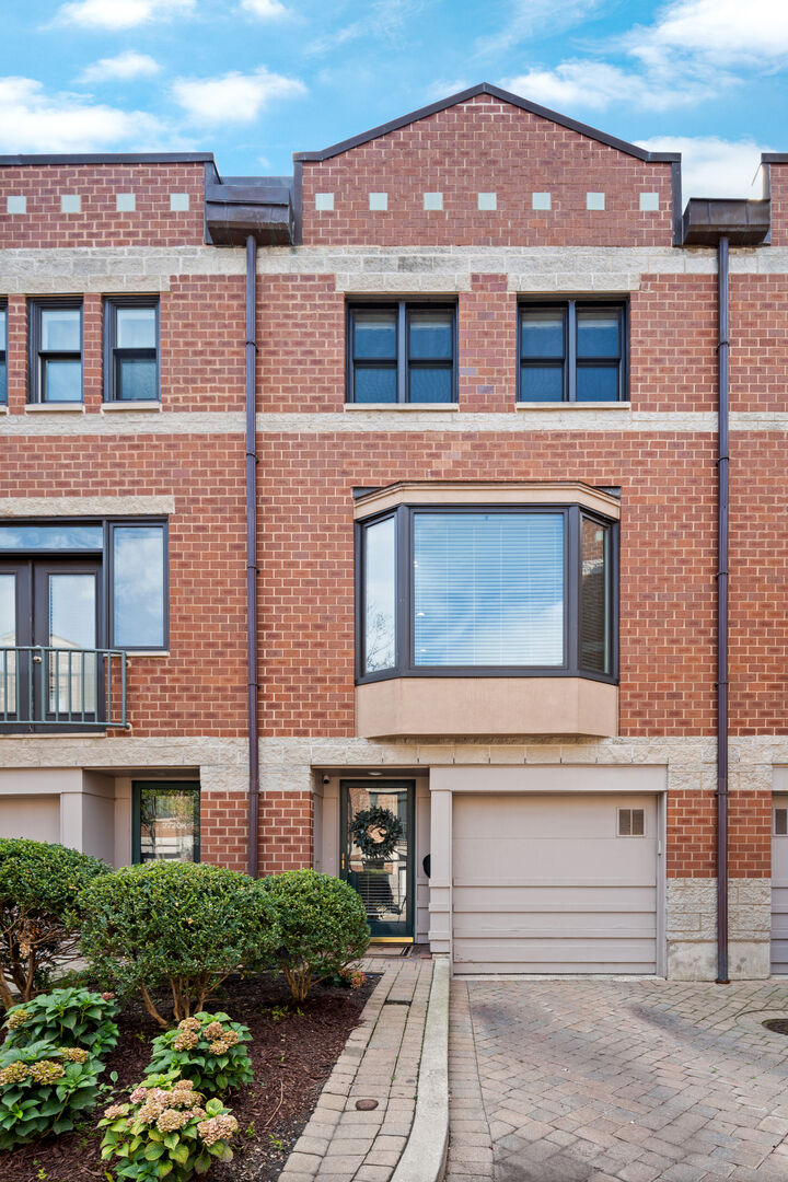 Property Photo:  2720 N Greenview Avenue L  IL 60614 