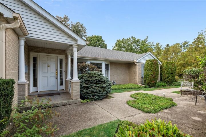 Property Photo: 1125 Golfview Road IL 60025