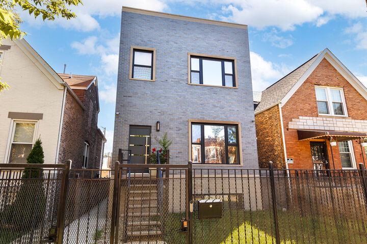 Property Photo:  943 N Central Park Avenue  IL 60651 