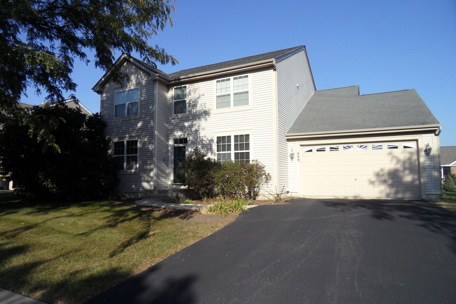 Property Photo:  408 Winding Trail  IL 60135 